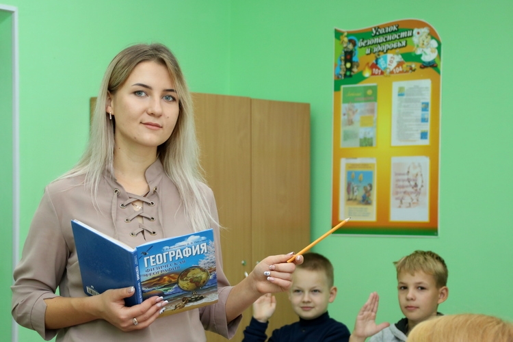 Педагогический коллектив Чёнковской базовой школы пополнился молодыми специалистами