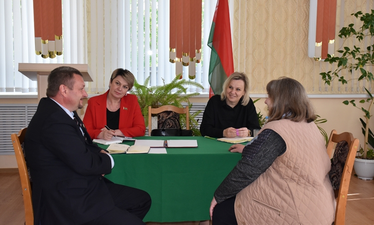 Депутат Палаты представителей Национального собрания Республики Беларусь восьмого созыва Жанна Чернявская провела прием в Гомельском районе