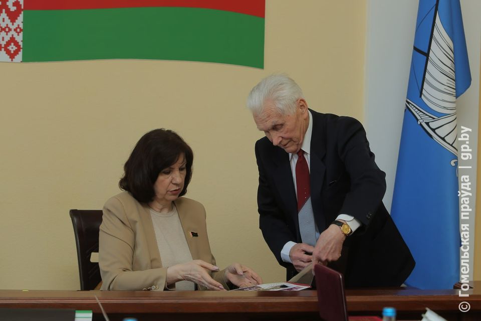 Председатель Совета Республики Наталья Кочанова провела личный прием граждан в Жлобине
