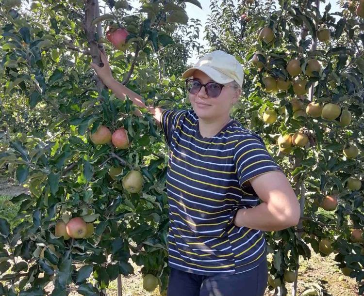 Представительница известной на Гомельщине фермерской династии Мария Парфенькова после окончания академии возвращается работать в родное хозяйство