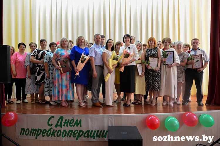 Гомельский филиал областного потребительского общества поздравил своих работников с профессиональным праздником