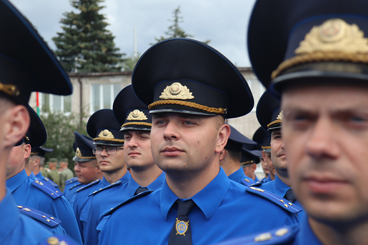 Следователь Гомельского РОСК марширует на параде ко Дню Независимости в Минске