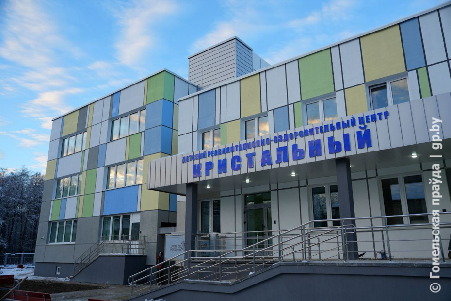 Бассейн с минералкой и безбарьерная среда: завершается реконструкция детского реабилитационно-оздоровительного центра «Кристальный» в Гомеле