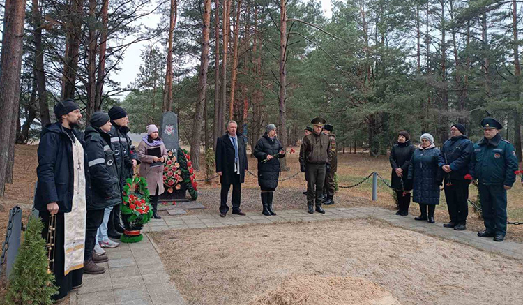 В деревне Старые Дятловичи перезахоронили останки воина-освободителя
