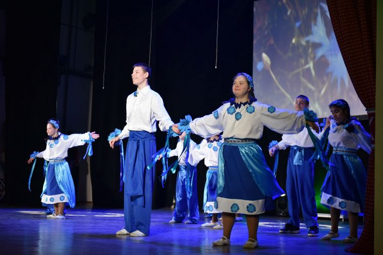 Прадстаўнікі Улукаўскай спецыяльнай школы-інтэрната бліскуча выступілі на фестывапе “Вясёлкавы карагод”