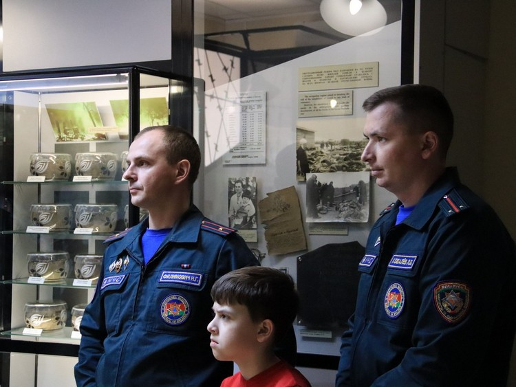 Уроки истории: спасатели Гомельского РОЧС посетили Гомельский областной музей военной славы