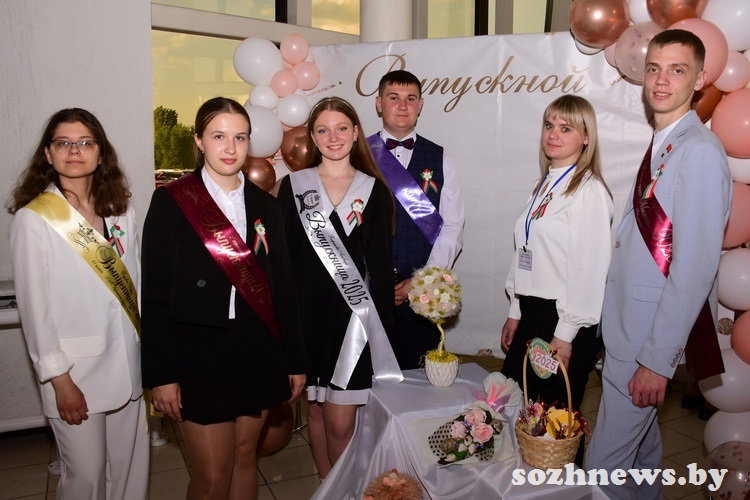 Талантливые, образованные и просто лучшие: представители Гомельского района приняли участие в Республиканском празднике «Последний звонок»