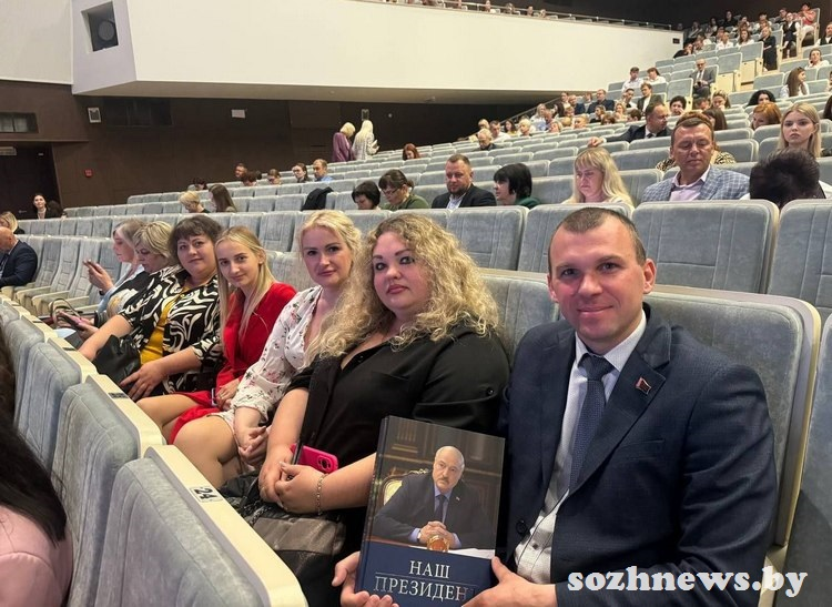 Делегация от Гомельского района приняла участие в презентация книги «Наш Президент»