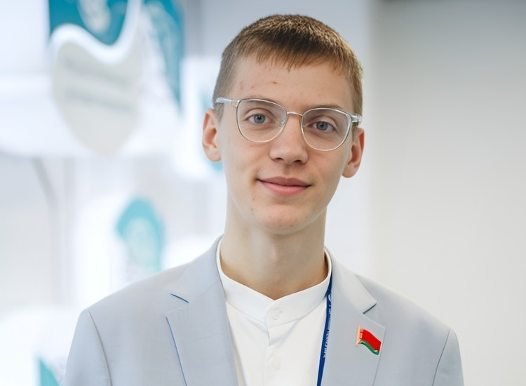 Выпускник Новогутской школы Михаил Кононенко поступил в БГУ без экзаменов благодаря рекомендациям технопарка
