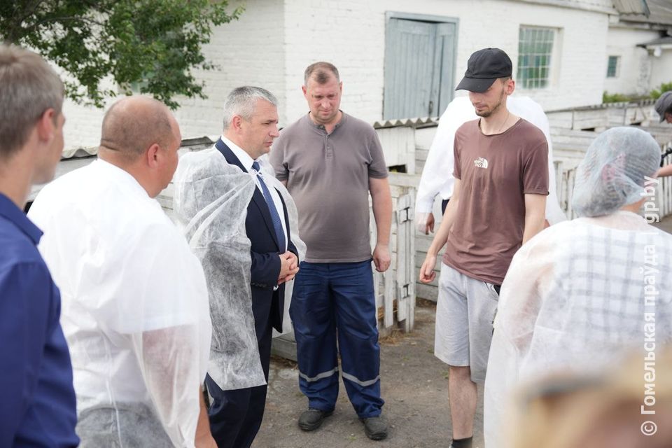 Учите молодежь… Иван Крупко и Руслан Пархамович проинспектировали молочно-товарную ферму «Новая Гута» совхоза-комбината «Сож»