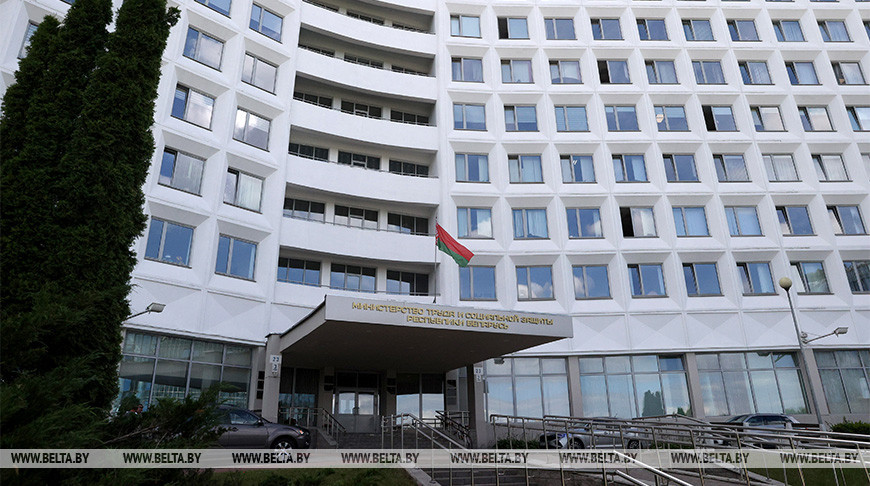 Какую помощь соцслужбы могут оказать пострадавшим от непогоды, рассказали в Минтруда