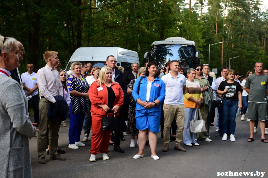 Участники республиканского конкурса среди техников-осеменаторов посетили Партизанскую криничку