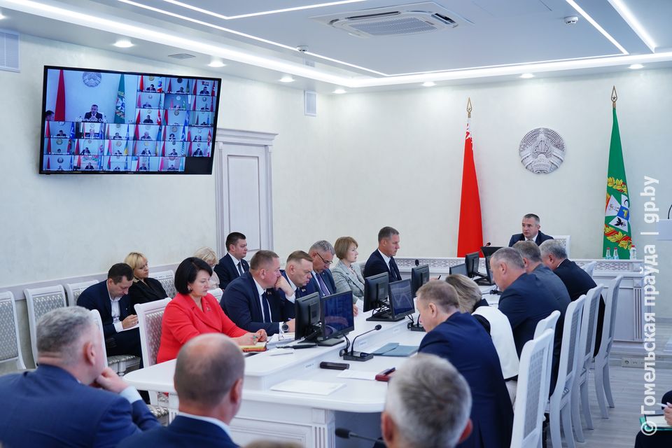 На аппаратном совещании в облисполкоме обсудили вопросы благоустройства, оценили готовность животноводческих объектов к зиме