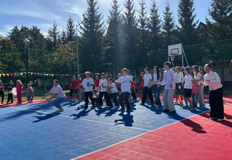 Баскетбольный батл и танцевальный флешмоб: новая спортплощадка радует учеников Чёнковской школы