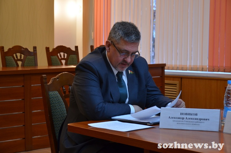 Качество воды и утепление дома: председатель Гомельского райисполкома Александр Новиков провел прием граждан