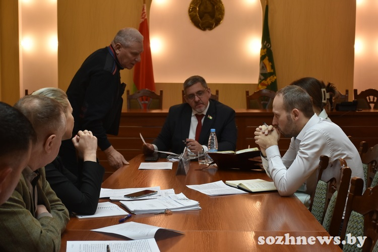 Вопросы водоснабжения и дорожного ремонта: председатель Гомельского райисполкома провел прием граждан