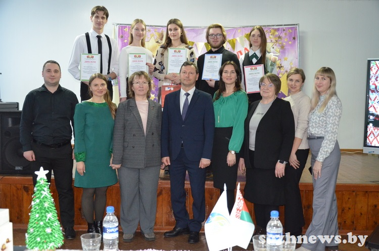 Героические педагоги: конкурс «Учитель года» в Лопатинской школе