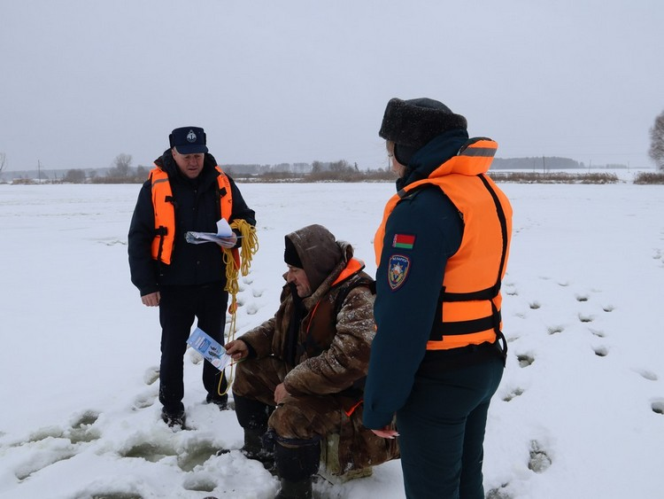 Спасатели в рамках областного проекта провели профилактические рейды по акватории района