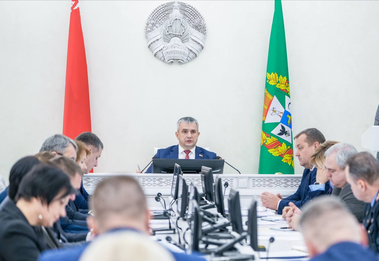 На аппаратном совещании облисполкома обсудили подготовку сельхозтехники к весенним полевым работам