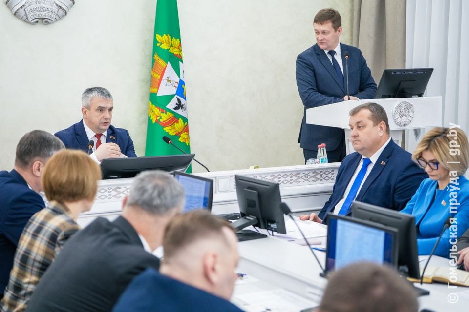 На аппаратном совещании облисполкома обсудили подготовку сельхозтехники к весенним работам