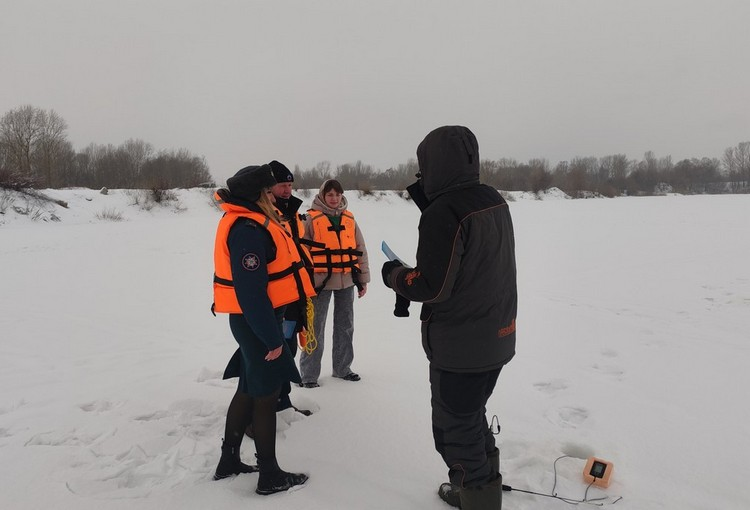 Безопасность на воде зимой: как проходят зимние рейды в Гомельском районе