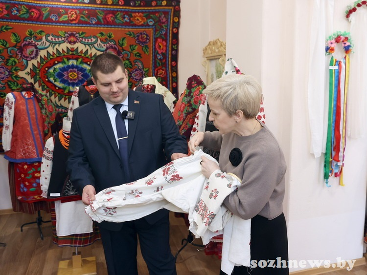У абласным Цэнтры народнай творчасці праходзіць выстава “Народ багаты на розныя святы”