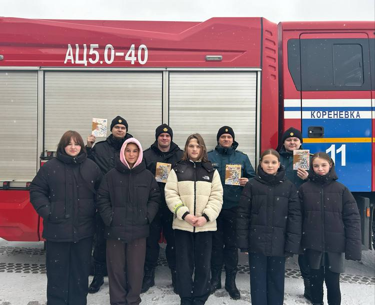 Учащиеся школы поблагодарили пожарных с праздником — День защитника Отечества