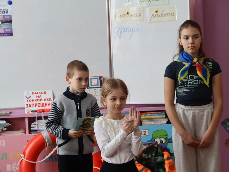«Равный обучает равного»: активисты БМООСП обучают сверстников правилам безопасности