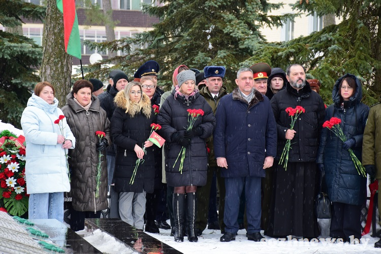 Торжественный митинг состоялся 23 февраля на братской могиле в поселке Чёнки