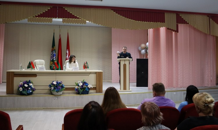 Акция «За безопасность вместе»: спасатели Гомельского района проводят профилактические мероприятия