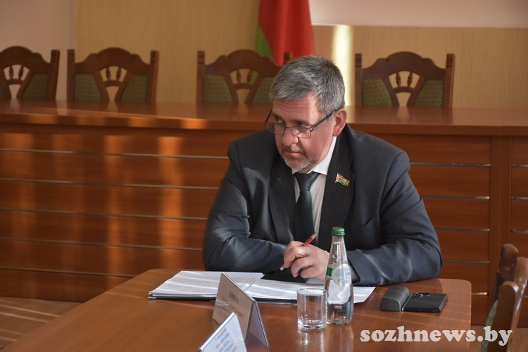 Вопросы земли, дорог и благоустройства: председатель райисполкома Александр Новиков провел личный прием граждан