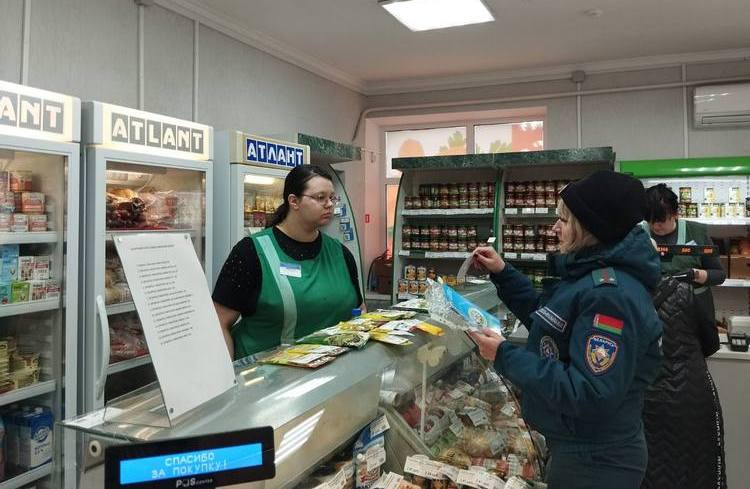 Работа на предупреждение: спасатели Гомельского района проводят профилактические мероприятия