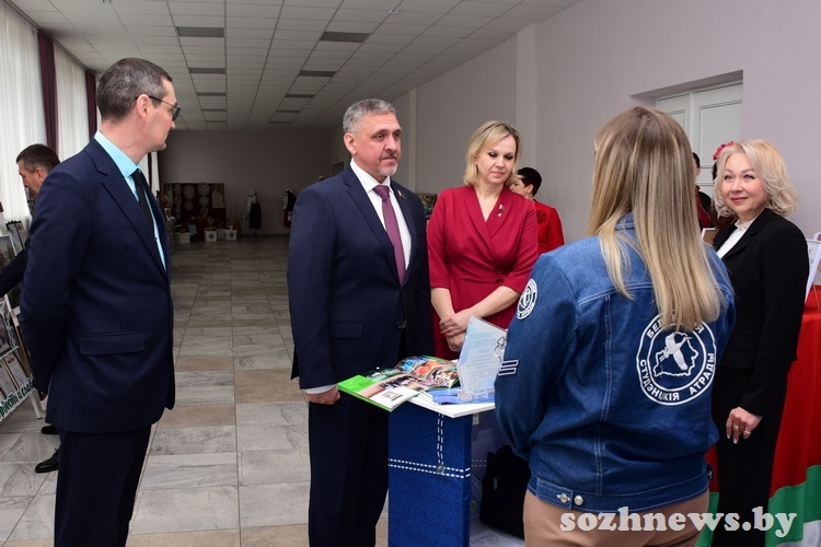 Труд и успех в одном кадре: чествование лучших работников Гомельского района