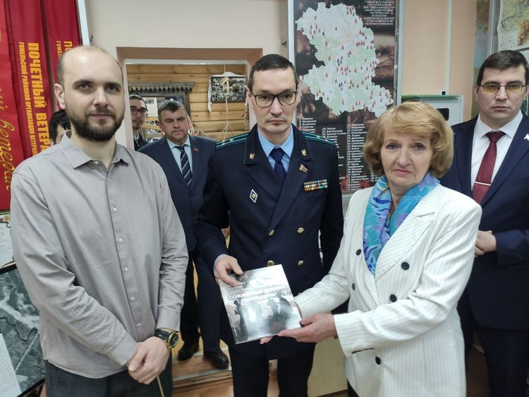 В Гомельском историко-краеведческом музее проходит выставка «Вецер часу не развее памяць нашу…» Сожжённые деревни Гомельщины»
